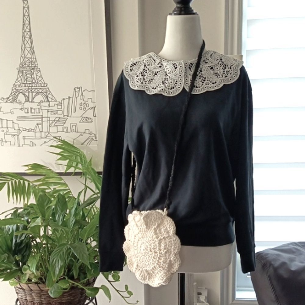 ⚫Black Sweater with Lace Collar+Bag